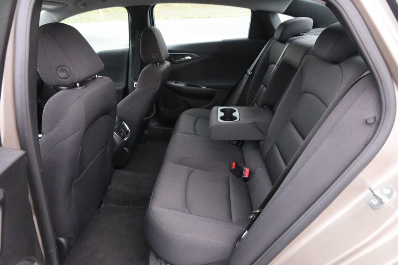 Chevrolet Malibu Vehicle Image 09