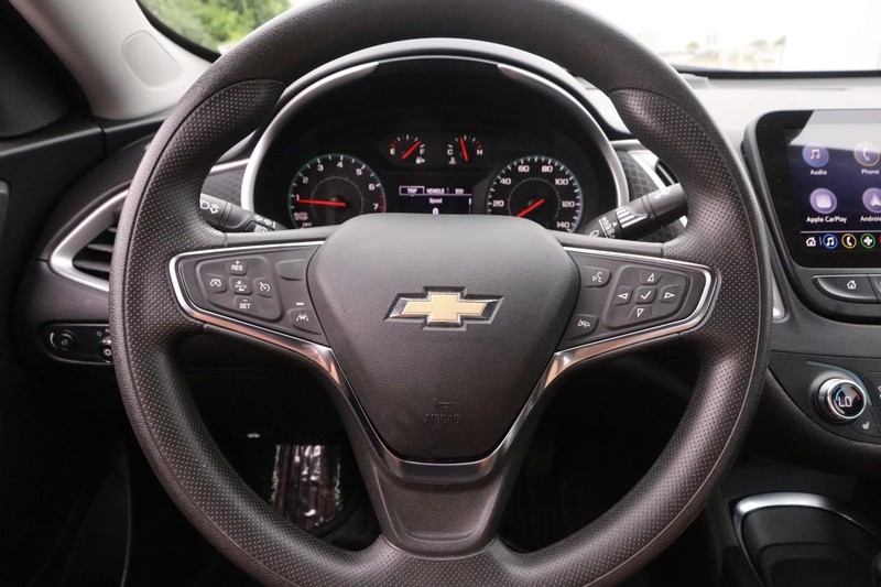 Chevrolet Malibu Vehicle Image 10