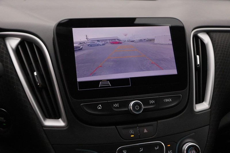 Chevrolet Malibu Vehicle Image 16