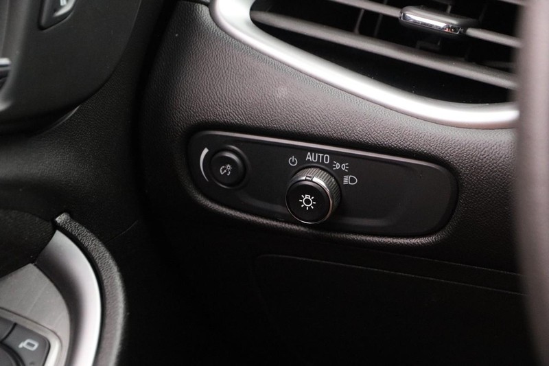 Chevrolet Malibu Vehicle Image 18