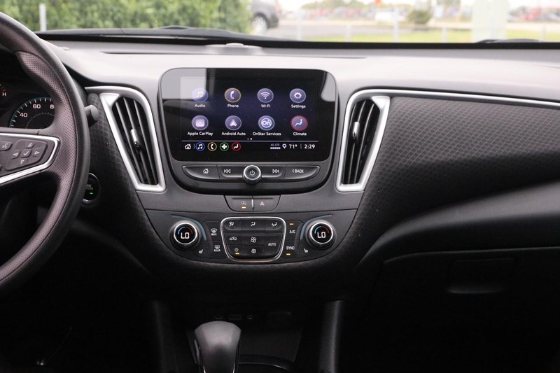 Chevrolet Malibu Vehicle Image 22