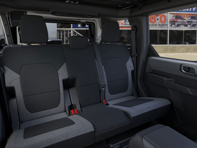 Ford Bronco Vehicle Full-screen Gallery Image 10