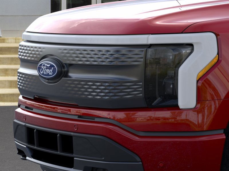 Ford F-150 Lightning Vehicle Full-screen Gallery Image 17
