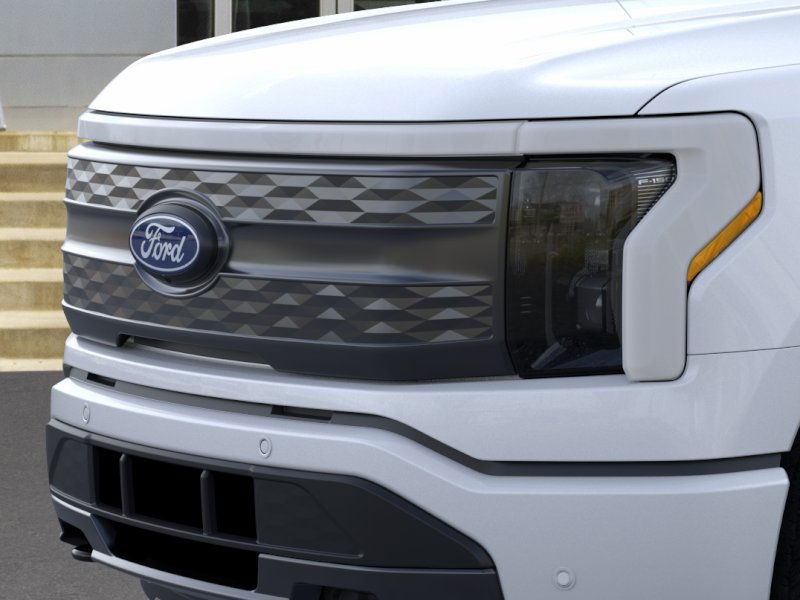 Ford F-150 Lightning Vehicle Full-screen Gallery Image 17