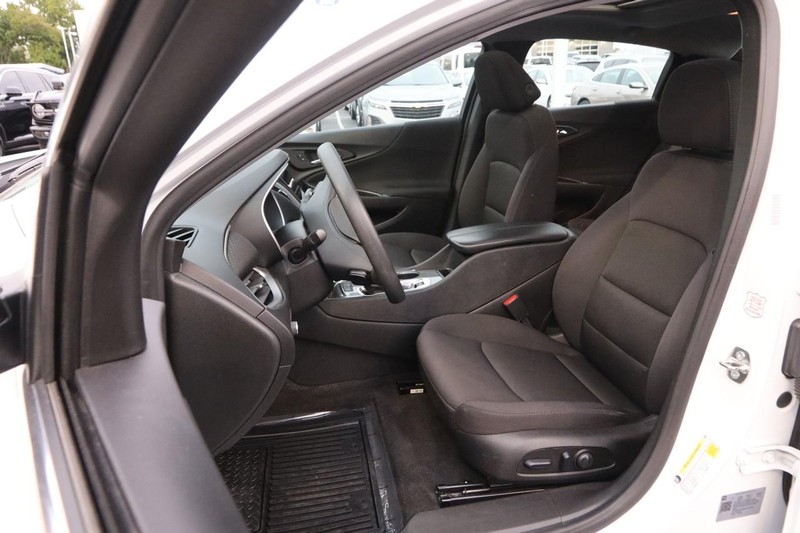 Chevrolet Malibu Vehicle Image 08