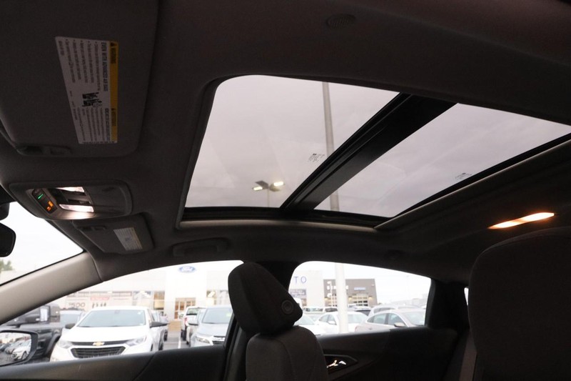 Chevrolet Malibu Vehicle Image 09