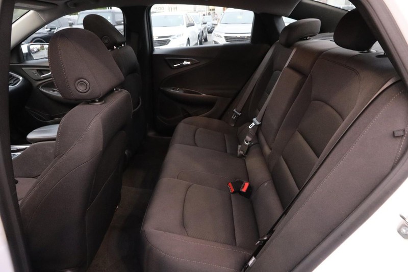 Chevrolet Malibu Vehicle Image 10
