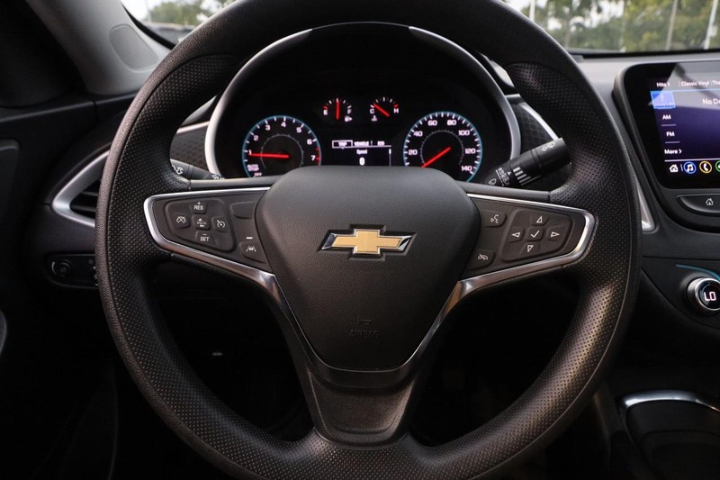 Chevrolet Malibu Vehicle Image 11