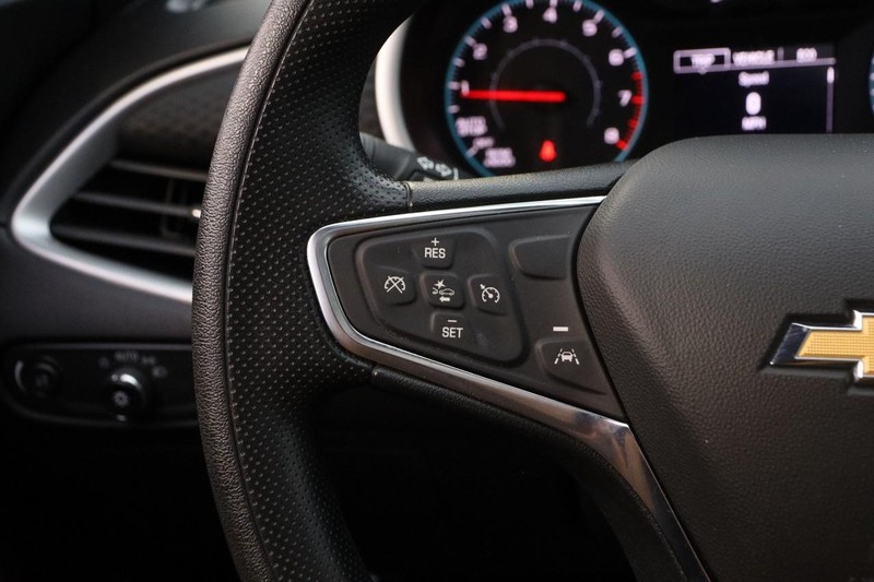 Chevrolet Malibu Vehicle Image 12