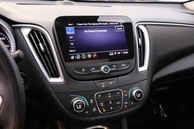 Chevrolet Malibu Vehicle Image 16