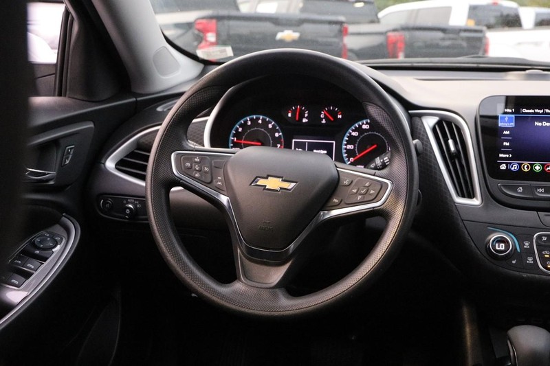 Chevrolet Malibu Vehicle Image 21