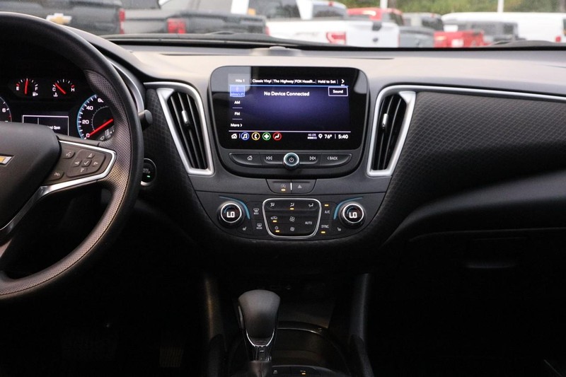 Chevrolet Malibu Vehicle Image 22