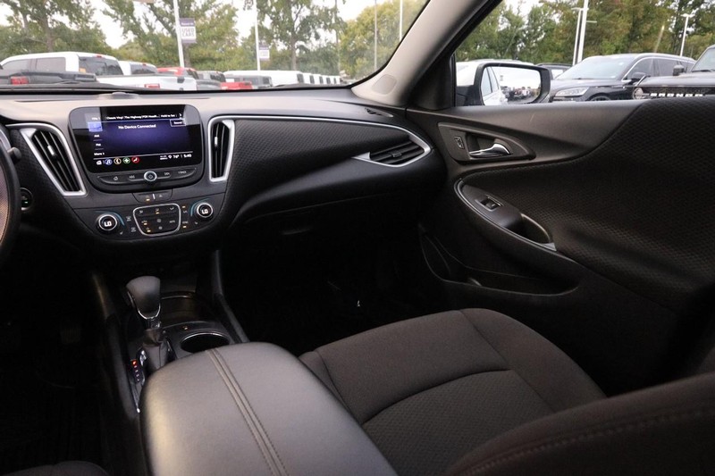 Chevrolet Malibu Vehicle Image 23