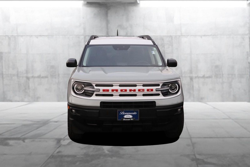 Ford Bronco Sport Vehicle Full-screen Gallery Image 4