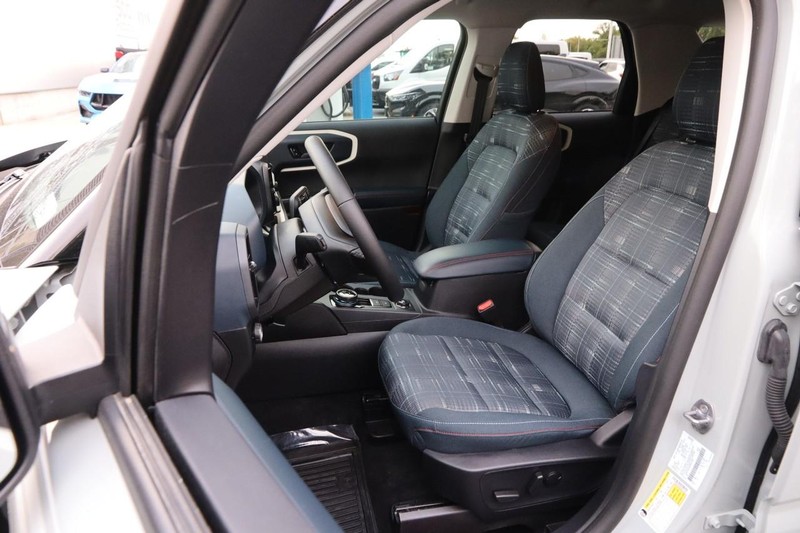 Ford Bronco Sport Vehicle Full-screen Gallery Image 8