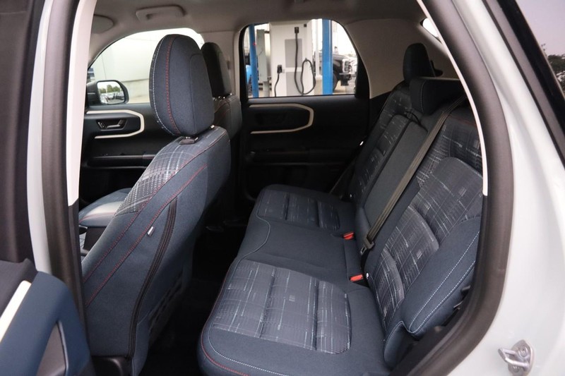 Ford Bronco Sport Vehicle Full-screen Gallery Image 9