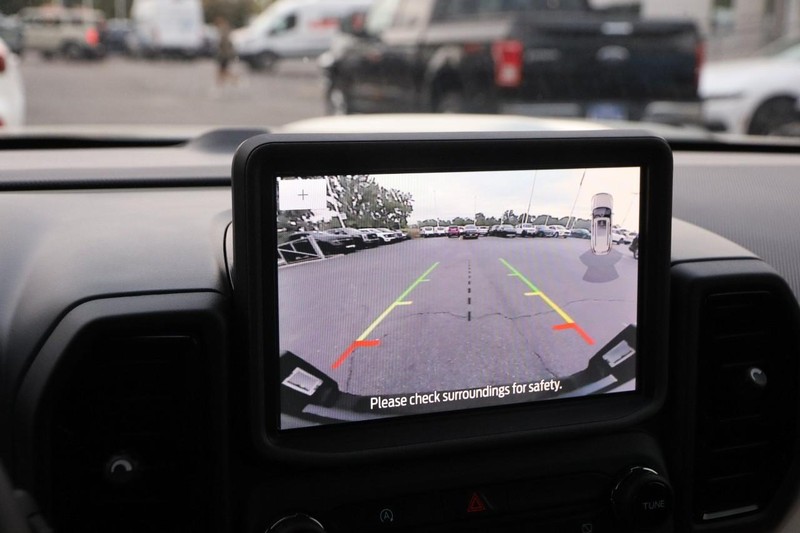 Ford Bronco Sport Vehicle Full-screen Gallery Image 16