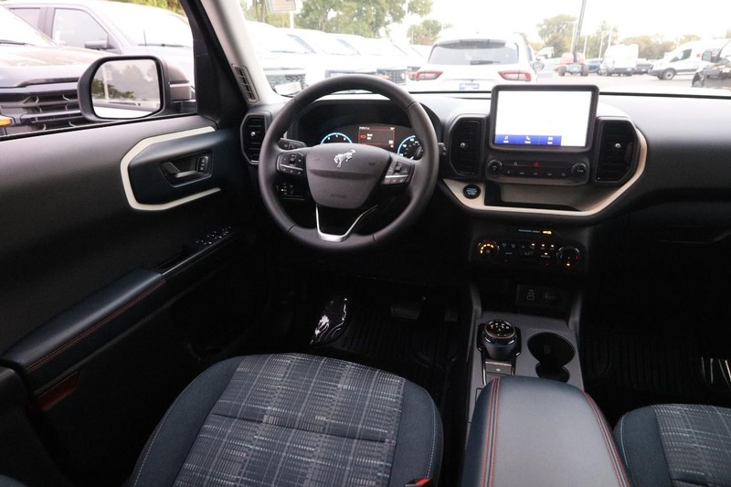 Ford Bronco Sport Vehicle Full-screen Gallery Image 21