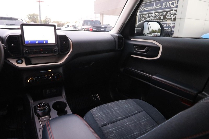 Ford Bronco Sport Vehicle Full-screen Gallery Image 24