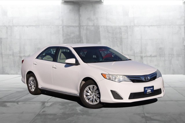 Used 2014 Toyota Camry LE with VIN 4T4BF1FK0ER372154 for sale in Hazelwood, MO