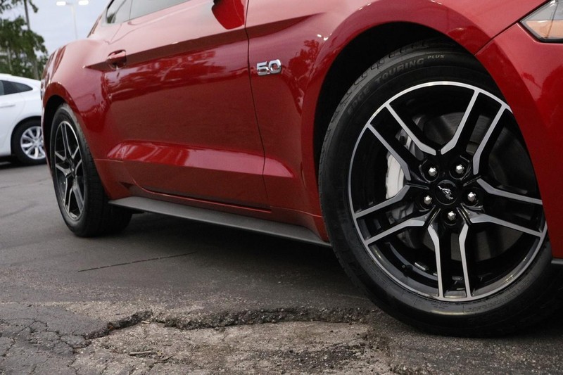 Ford Mustang Vehicle Image 03