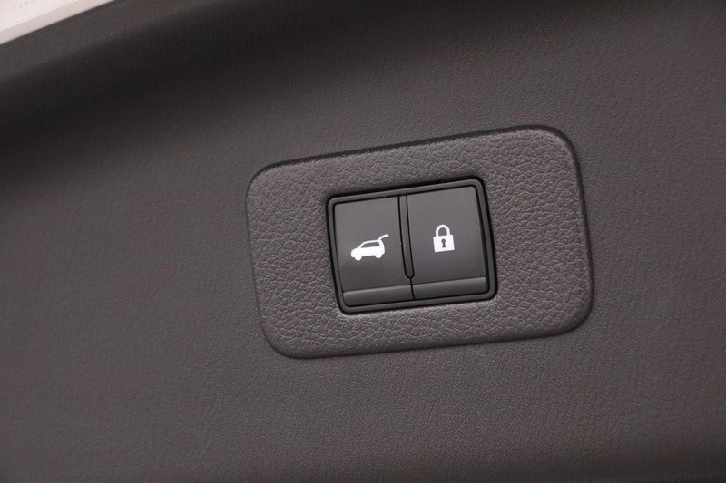 Nissan Armada Vehicle Image 09