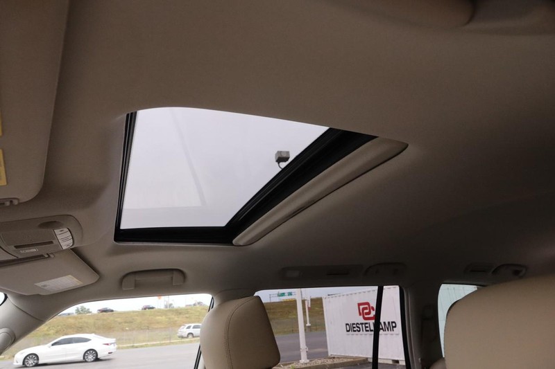 Nissan Armada Vehicle Image 10