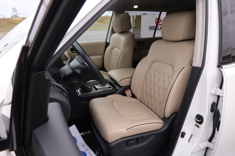 Nissan Armada Vehicle Image 11