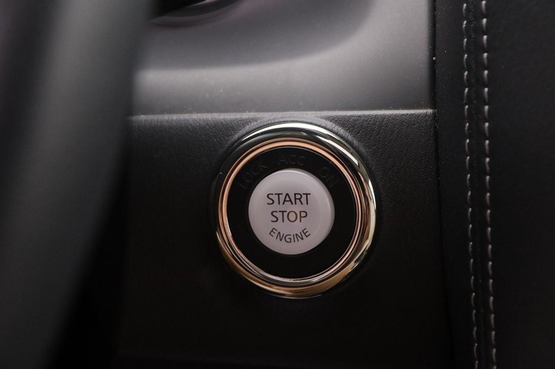 Nissan Armada Vehicle Image 19