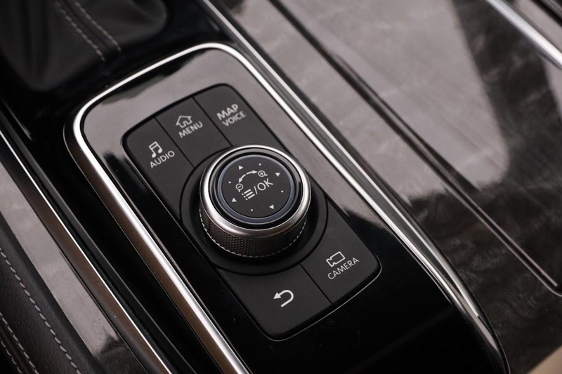 Nissan Armada Vehicle Image 24