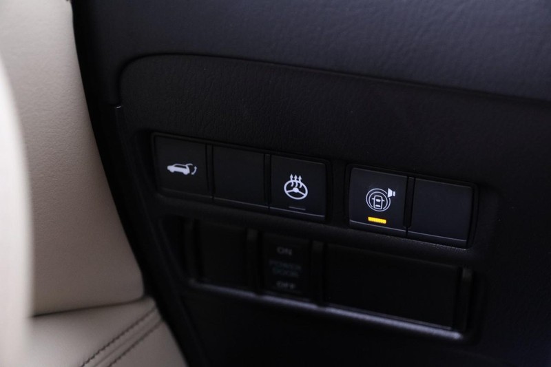Nissan Armada Vehicle Image 25