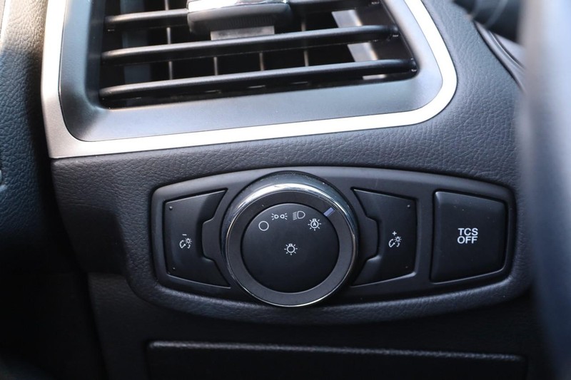 Ford Edge Vehicle Image 19