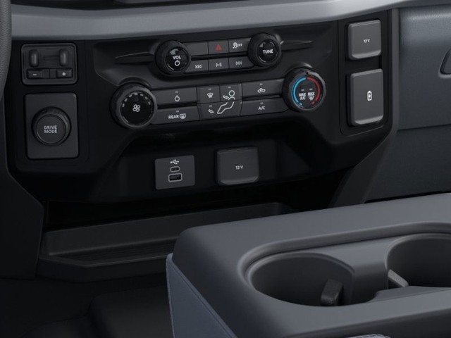 Ford Super Duty F-550 DRW Vehicle Image 15