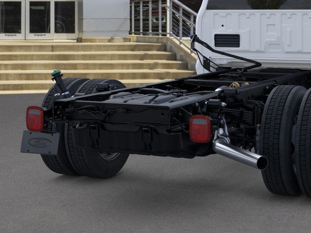 Ford Super Duty F-550 DRW Vehicle Image 21