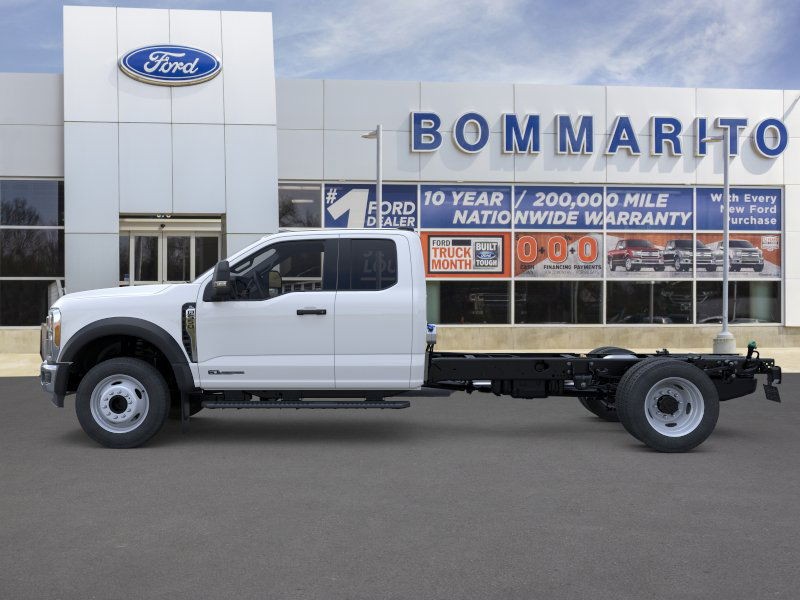 Ford Super Duty F-550 DRW Vehicle Image 03