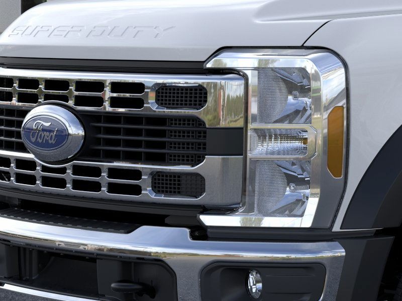 Ford Super Duty F-550 DRW Vehicle Image 17