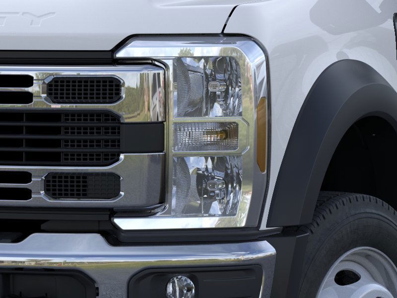 Ford Super Duty F-550 DRW Vehicle Image 18