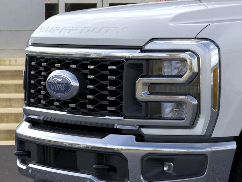 Ford Super Duty F-350 DRW Vehicle Full-screen Gallery Image 17