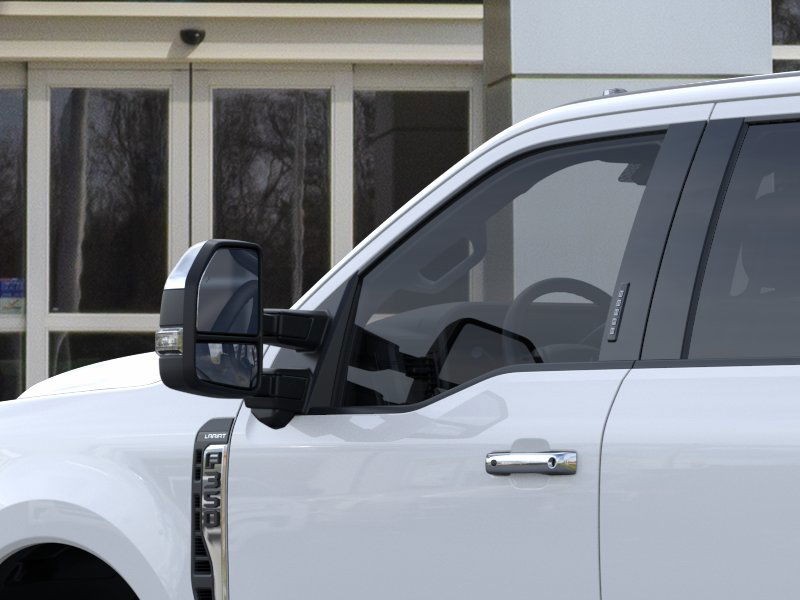 Ford Super Duty F-350 DRW Vehicle Full-screen Gallery Image 20