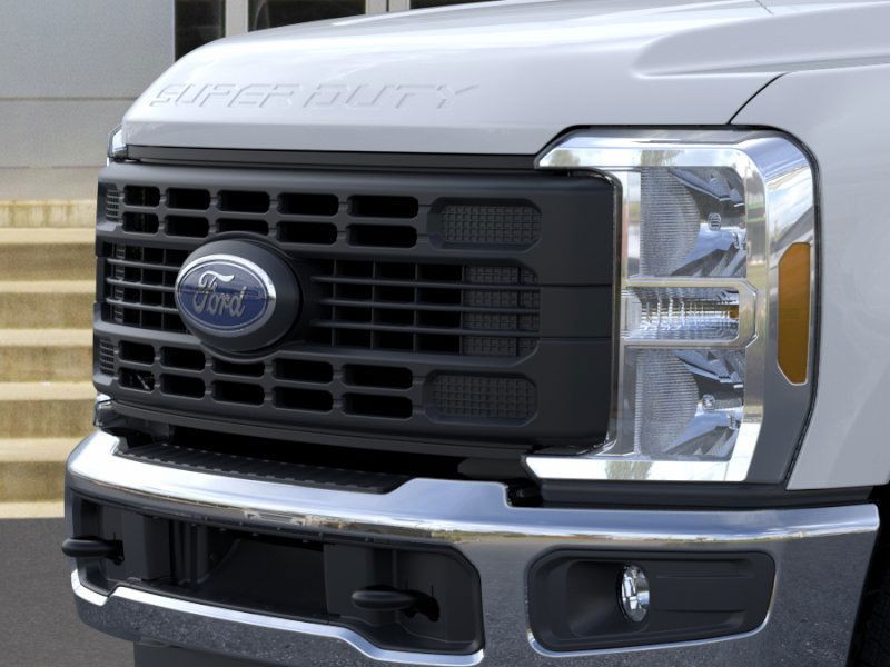 Ford Super Duty F-250 SRW Vehicle Full-screen Gallery Image 17
