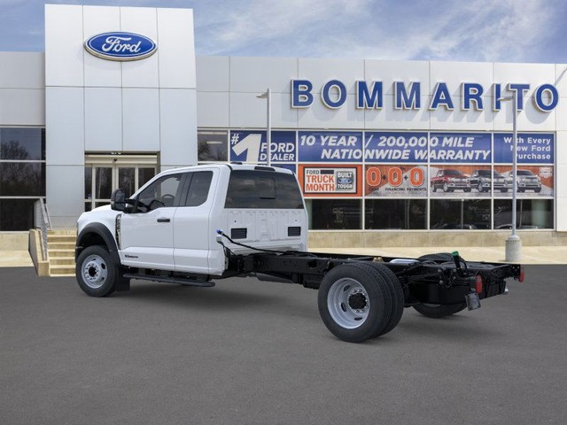 Ford Super Duty F-550 DRW Vehicle Image 04