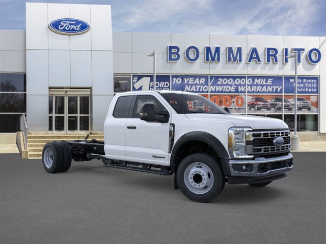 Ford Super Duty F-550 DRW Vehicle Image 07