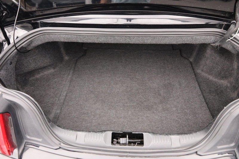 Ford Mustang Vehicle Full-screen Gallery Image 7