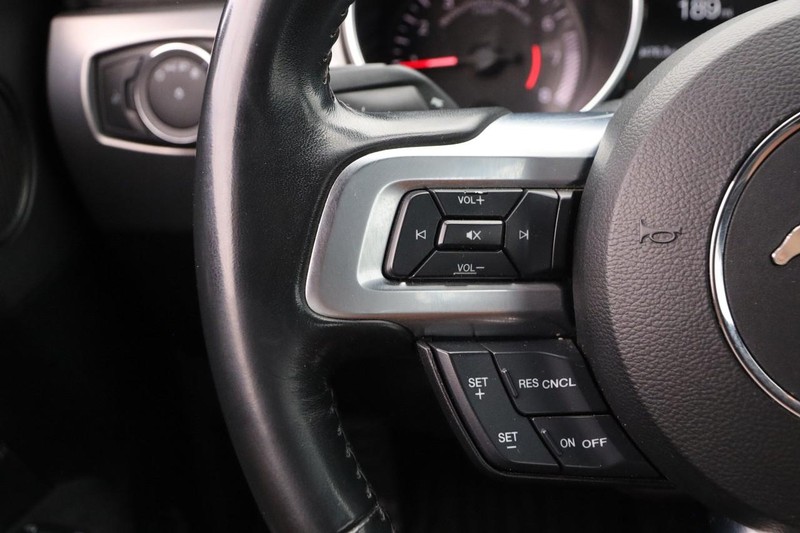 Ford Mustang Vehicle Full-screen Gallery Image 11