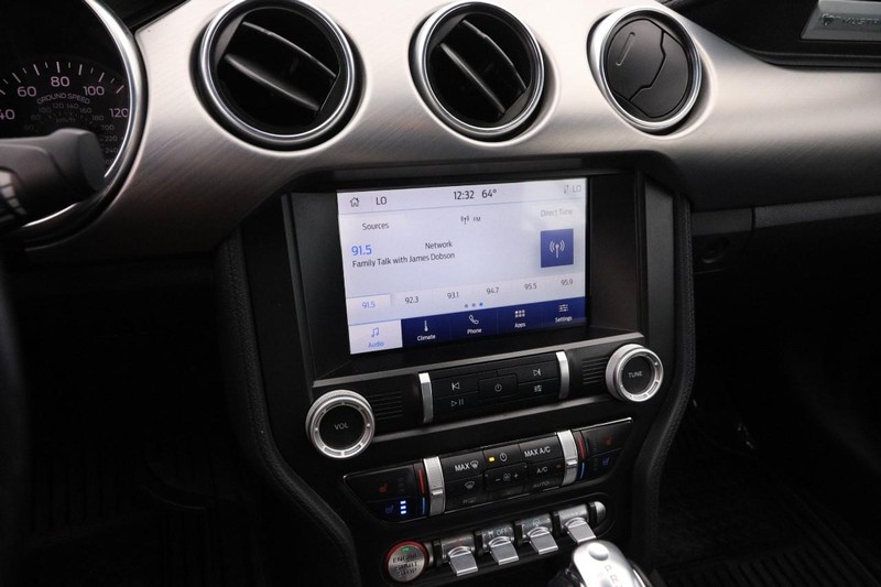 Ford Mustang Vehicle Full-screen Gallery Image 15