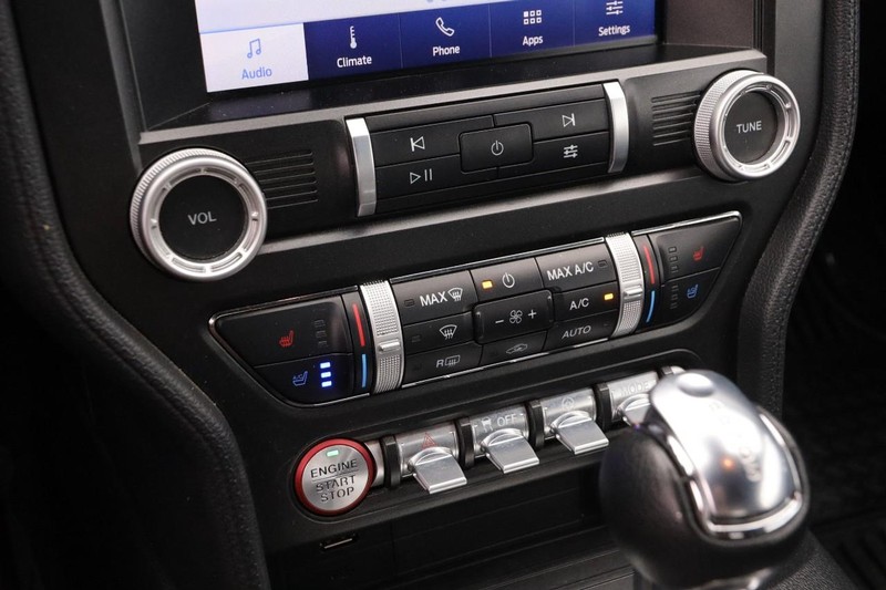 Ford Mustang Vehicle Full-screen Gallery Image 17