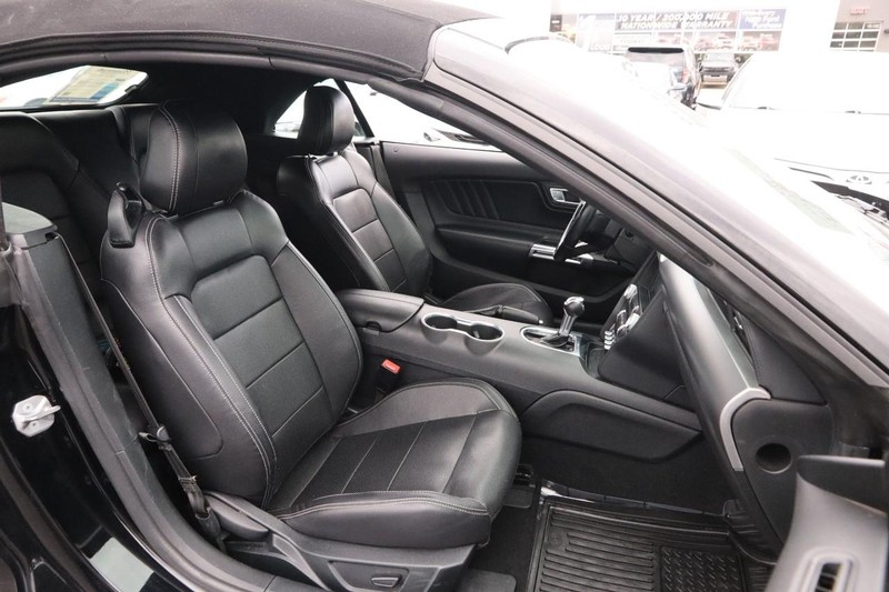 Ford Mustang Vehicle Full-screen Gallery Image 21