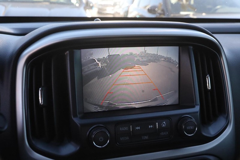 Chevrolet Colorado Vehicle Full-screen Gallery Image 15