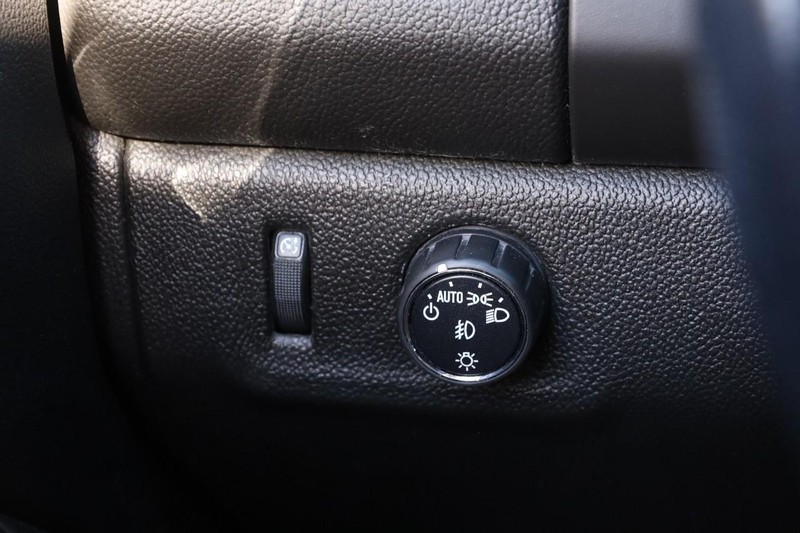 Chevrolet Colorado Vehicle Full-screen Gallery Image 17