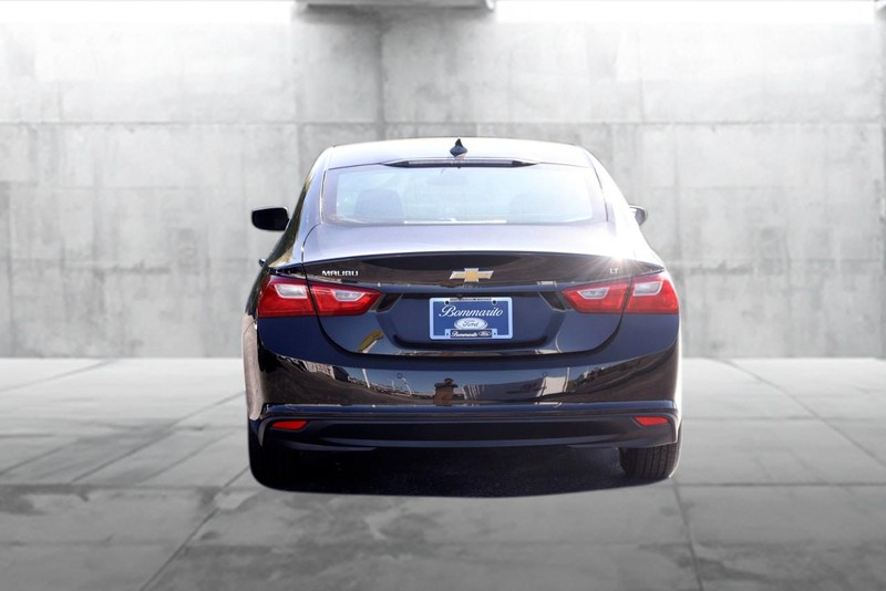 Chevrolet Malibu Vehicle Image 06